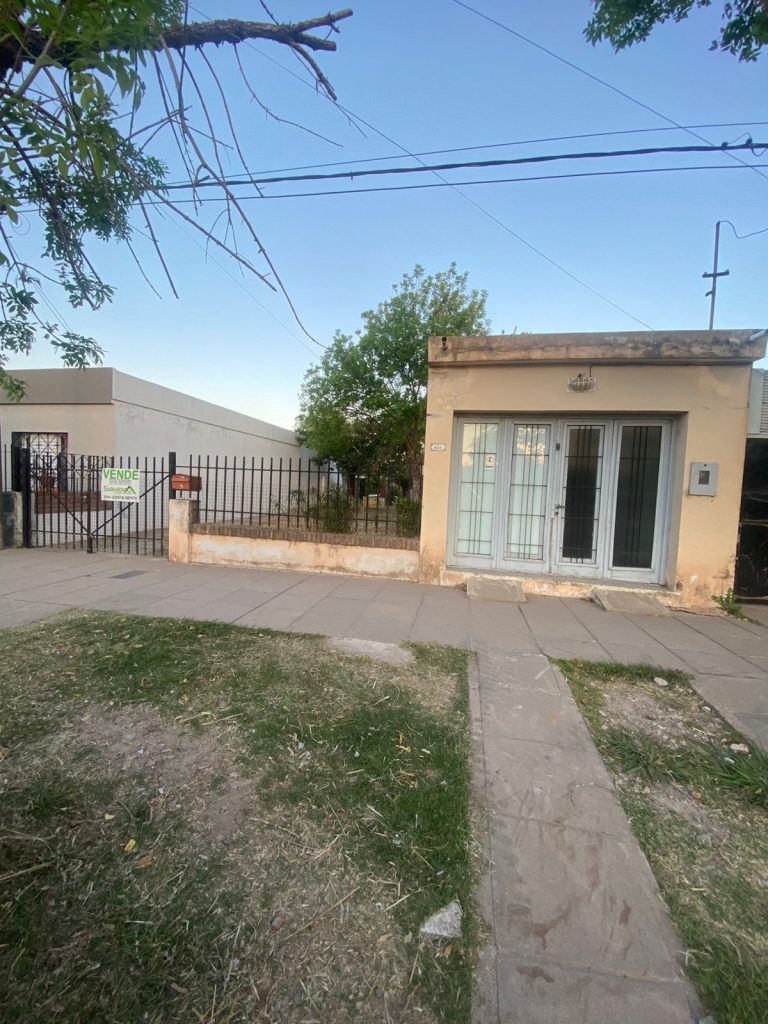 SE VENDE CASA CON GRAN LOTE SOBRE INTERPROVINCIAL