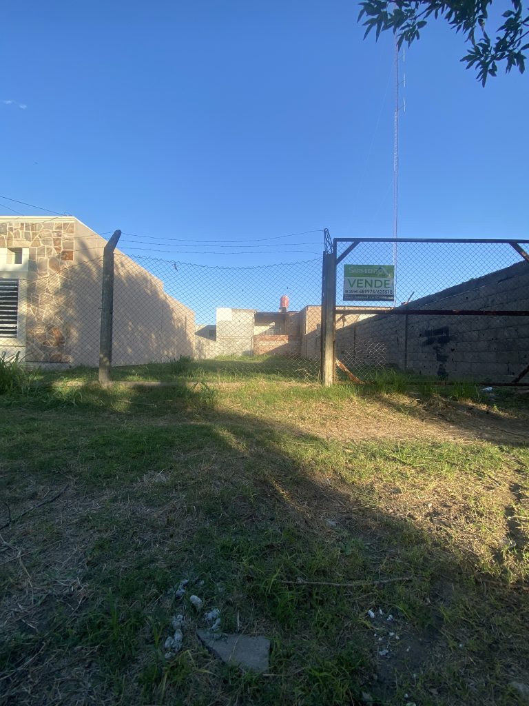 ¡Se vende lote a media cuadra de Tribunales!