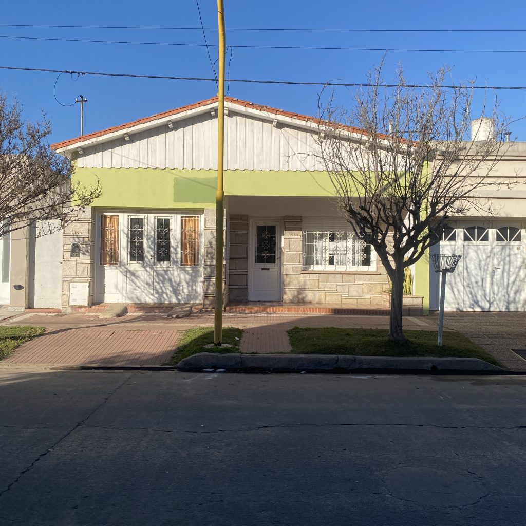 ¡SE VENDE PROPIEDAD EN EXCELENTE ESTADO EN BARRIO VELEZ SARSFIELD!