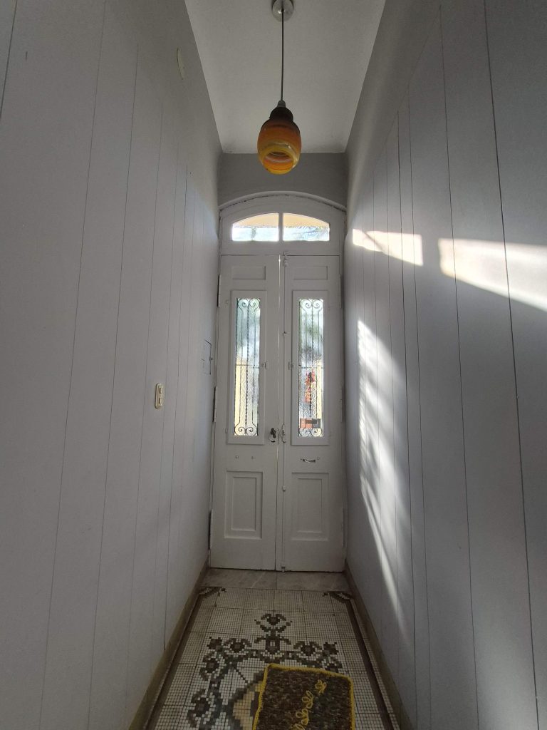 ¡SE VENDE GRAN CASA CON OFICINAS!