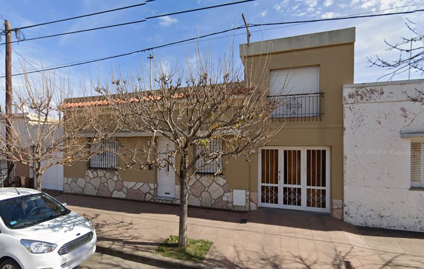 ¡SE ALQUILA HERMOSA CASA DE TRES DORMITORIOS!