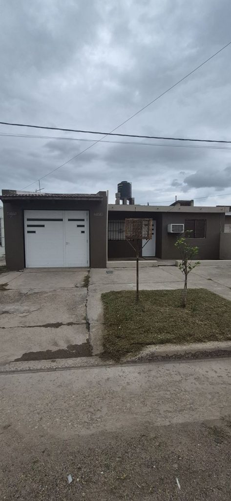 ¡SE VENDE AMPLIA CASA EN FRONTERA!