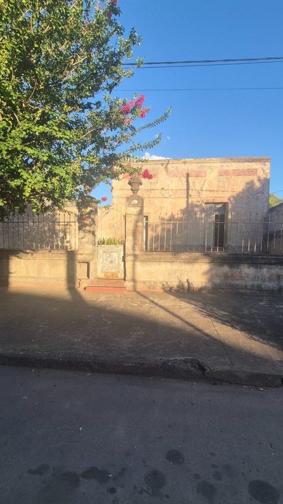 ¡SE VENDE CASA A REMODELAR!